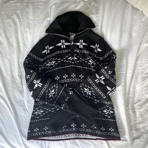 Black and White Patterned Sweater with Collar Size Small/Medium